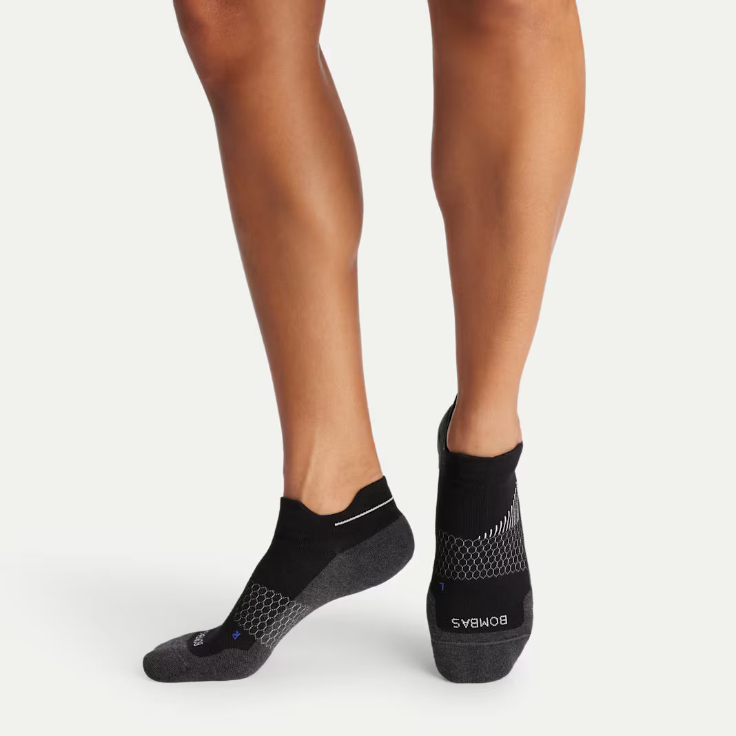Bombas Women's Run Ankle Socks(black cobalt)