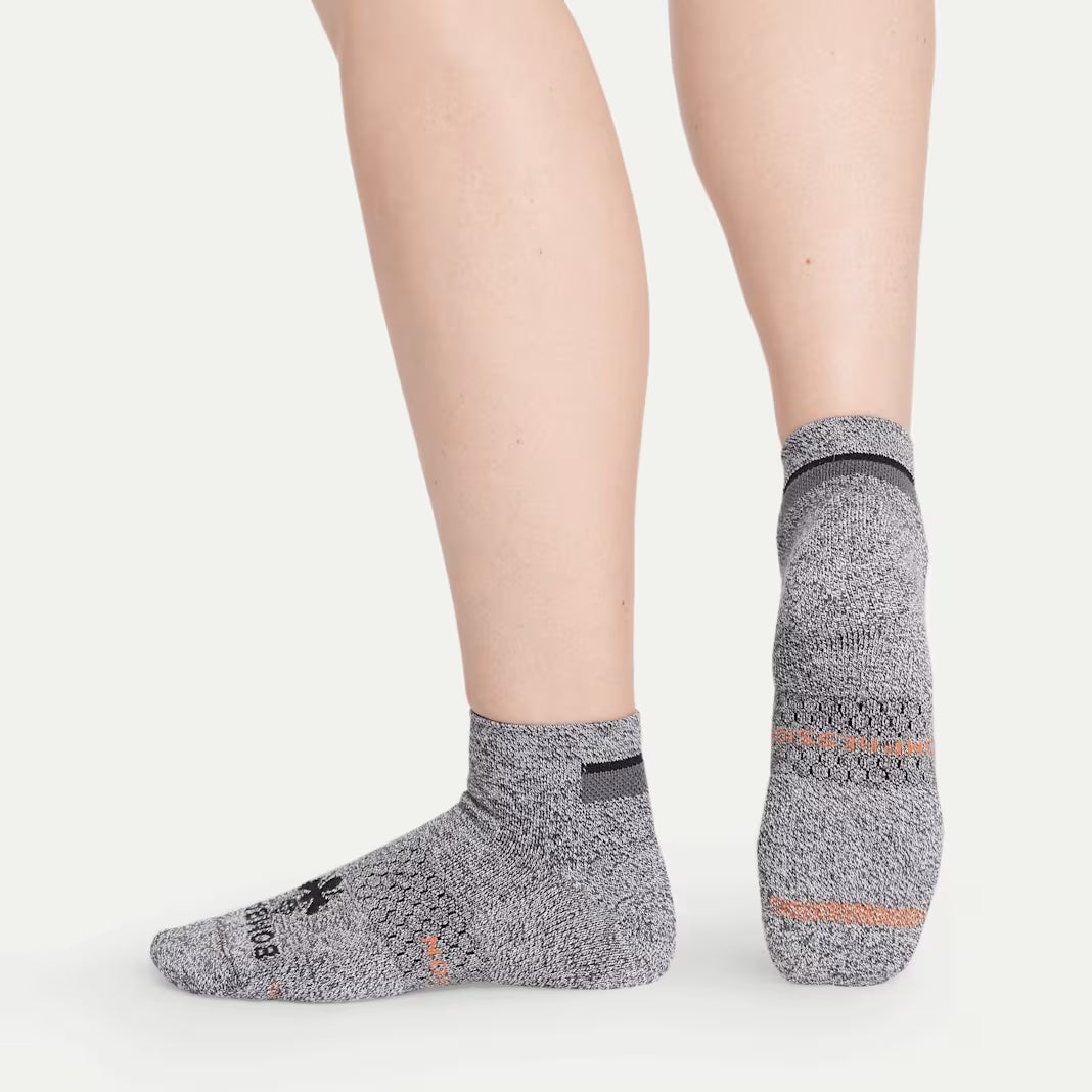 Bombas Women's Performance Compression Ankle Socks(charcoal)