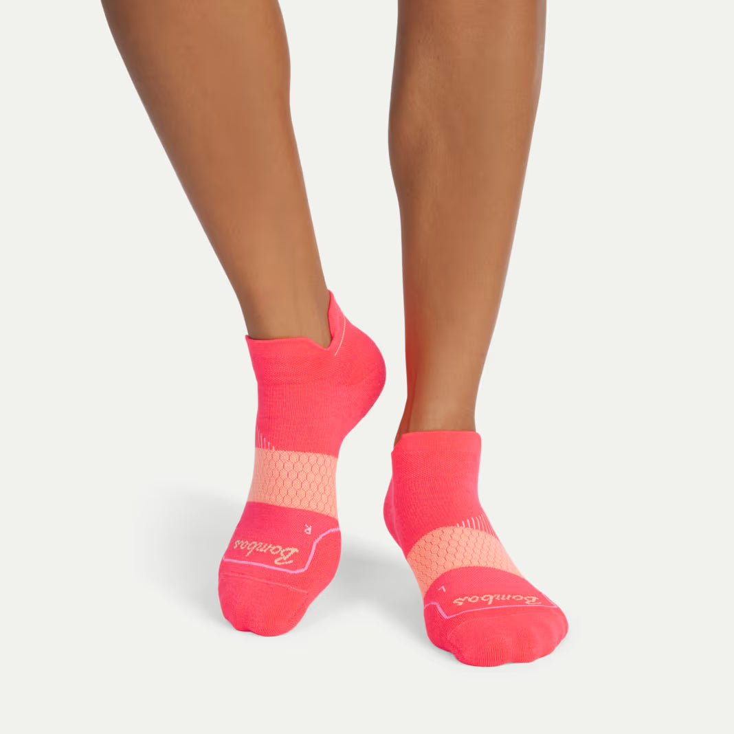 Bombas Women's Run Ankle Socks(Neon Hot Pink)