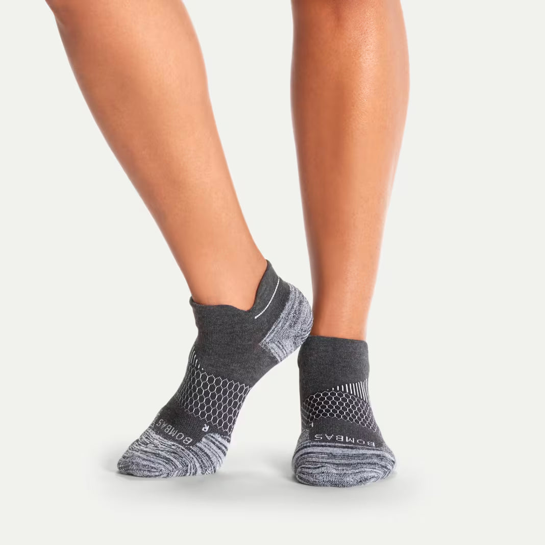 Bombas Women's Run Ankle Socks(charcoal)