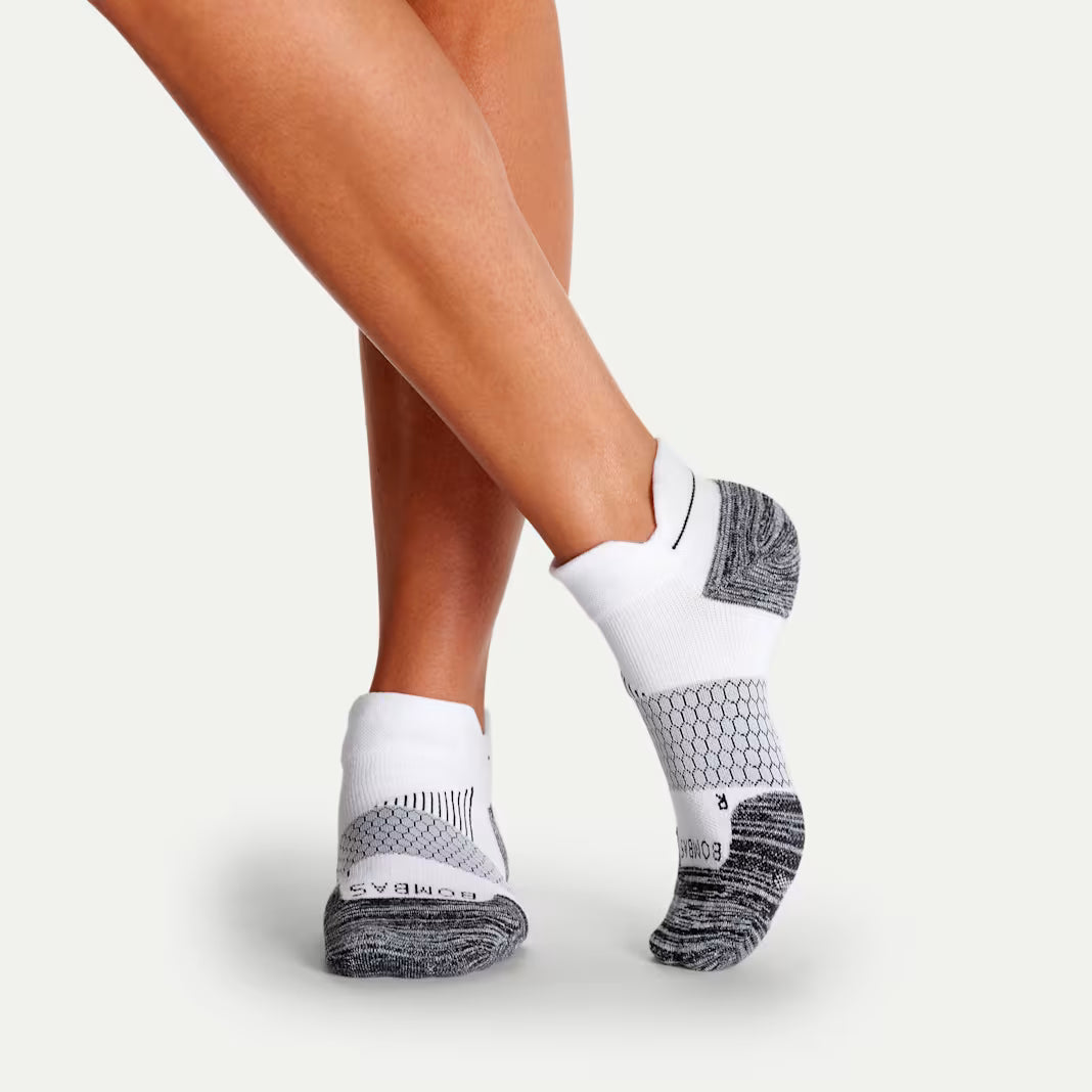 Bombas Women's Run Ankle Socks(white)